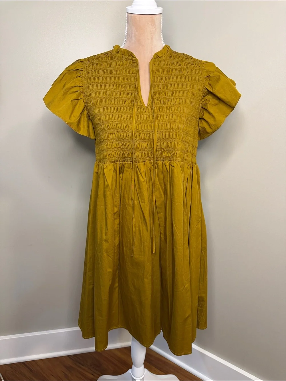 Moon River Mustard Smocked Short Sleeve Women’s Dress Size Medium